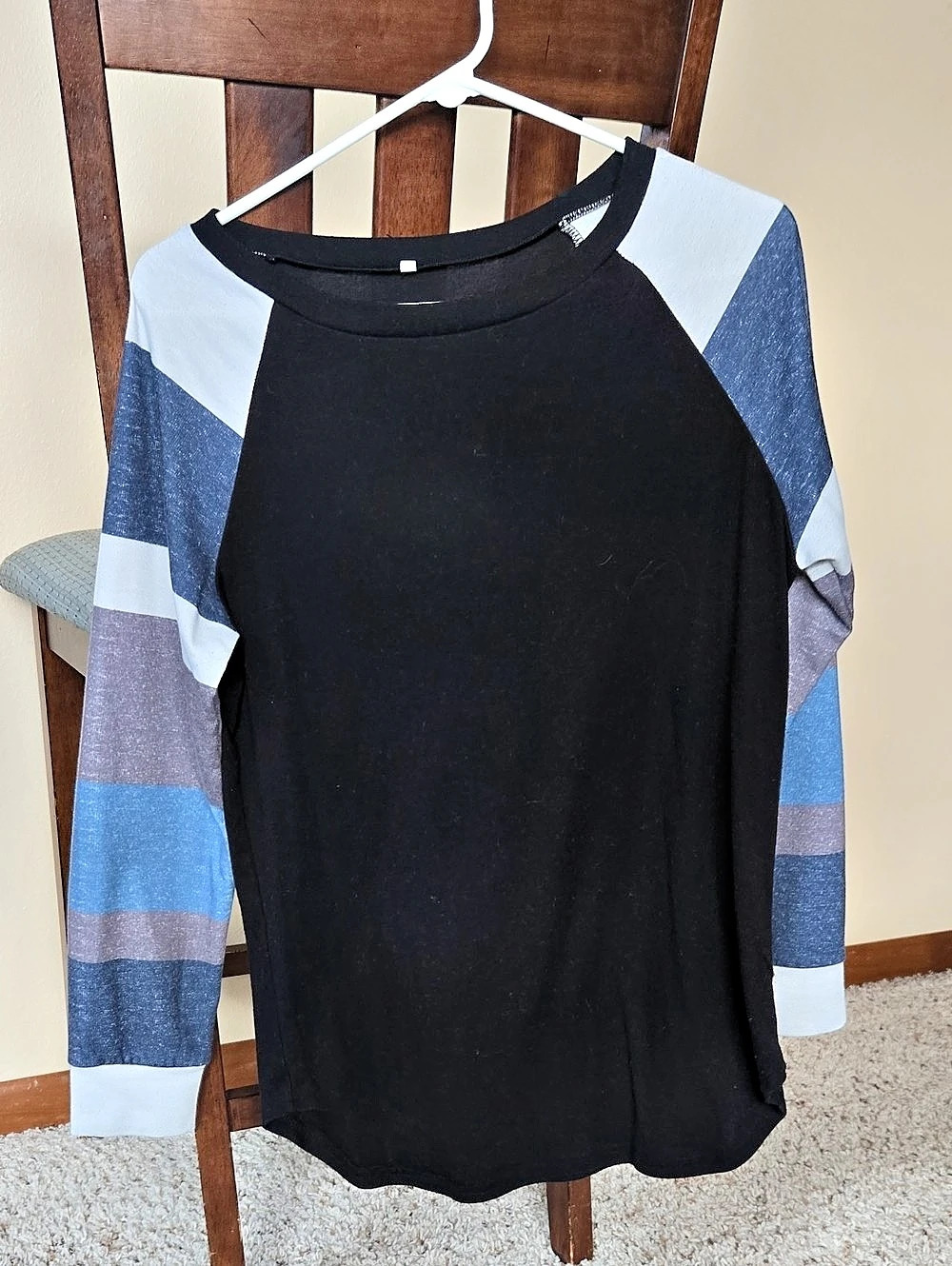 Color Block Long Sleeve Tee in Black & Blue Size Medium